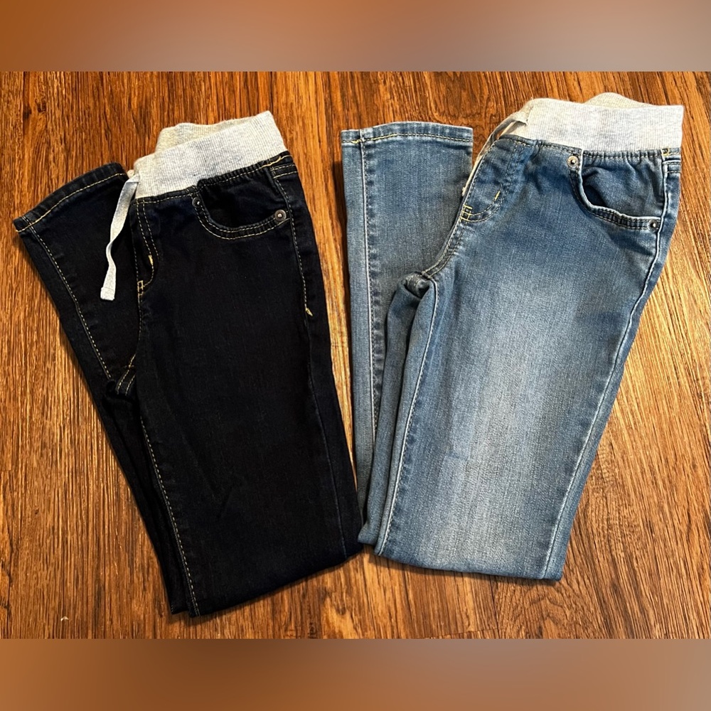 Lot of 2 pairs Girls pull on skinny jeans size 8